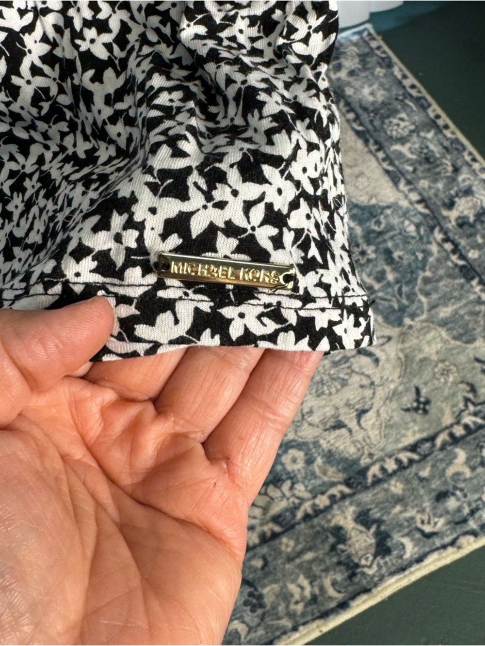 Michael Kors Black & White Floral Scoop Neck Blouse - Picture 5 of 10
